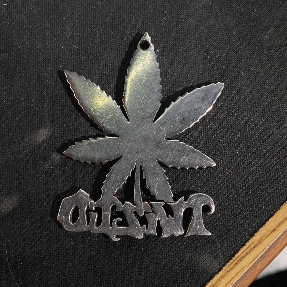 RARE TWIZTID Leaf Charm - Picture 2 of 3